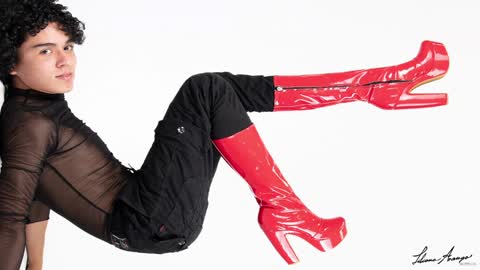 Snapshot of derek_greyy_ chatting on December 3, 5:45 pm derek grey online show from December 3, 5:45 pm