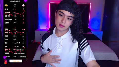 Snapshot of derek_greyy_ chatting on February 7, 10:20 pm derek grey online show from February 7, 10:20 pm