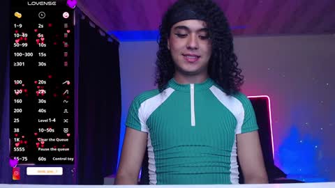 Snapshot of derek_greyy_ chatting on February 8, 1:22 am derek grey online show from February 8, 1:22 am