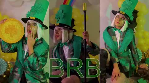 Snapshot of derek_greyy_ chatting on March 11, 11:59 pm derek grey online show from March 11, 11:59 pm