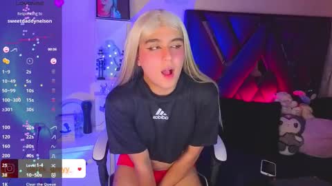 Snapshot of derek_greyy_ chatting on November 18, 11:26 pm derek grey online show from November 18, 11:26 pm