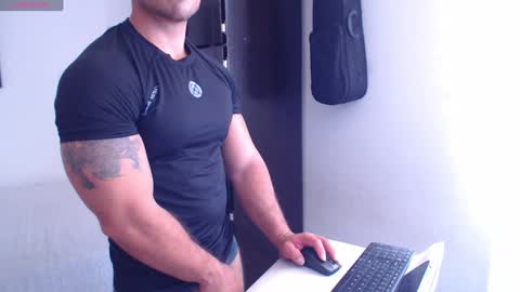 Snapshot of derek_group chatting on December 1, 4:29 pm Derek online show from December 1, 4:29 pm