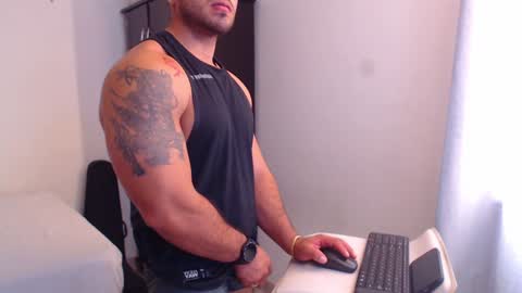 Snapshot of derek_group chatting on December 7, 8:49 pm Derek online show from December 7, 8:49 pm