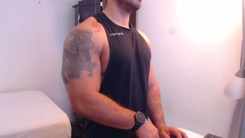 Snapshot of derek_group chatting on December 19, 1:28 am Derek online show from December 19, 1:28 am