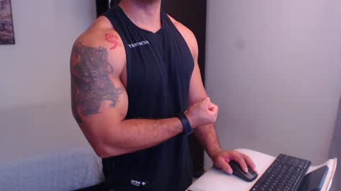 Snapshot of derek_group chatting on December 23, 8:47 pm Derek online show from December 23, 8:47 pm