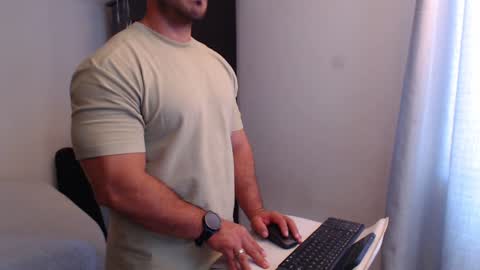 Snapshot of derek_group chatting on December 29, 9:20 pm Derek online show from December 29, 9:20 pm