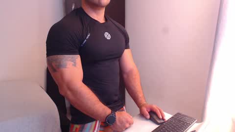 Snapshot of derek_group chatting on January 1, 4:39 pm Derek online show from January 1, 4:39 pm