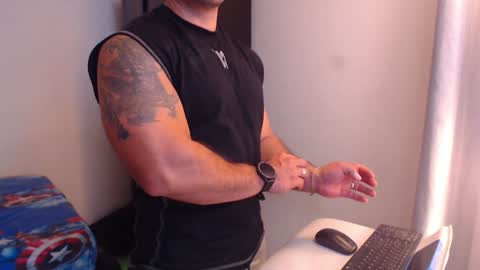 Snapshot of derek_group chatting on January 8, 10:48 pm Derek online show from January 8, 10:48 pm