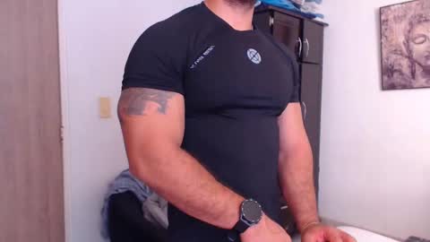 Snapshot of derek_group chatting on February 28, 8:39 pm Derek online show from February 28, 8:39 pm
