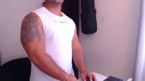 Snapshot of derek_group chatting on September 11, 1:22 pm Derek online show from September 11, 1:22 pm