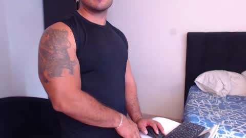Snapshot of derek_group chatting on October 7, 4:04 pm Derek online show from October 7, 4:04 pm