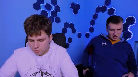 derek_hawk_ online show from December 17, 9:48 am