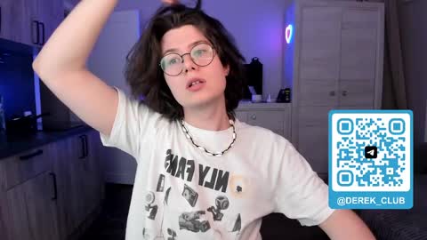 Derek online show from May 6, 8:36 pm