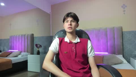 derek_sinn online show from March 10, 8:03 pm