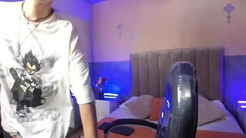 derek_sinn online show from March 13, 9:32 pm