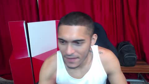 Snapshot of derek_storm_ chatting on September 27, 3:11 am D E R E K online show from September 27, 3:11 am