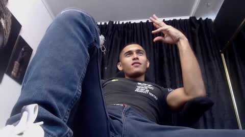 Snapshot of derek_storm_ chatting on October 4, 3:04 am D E R E K online show from October 4, 3:04 am