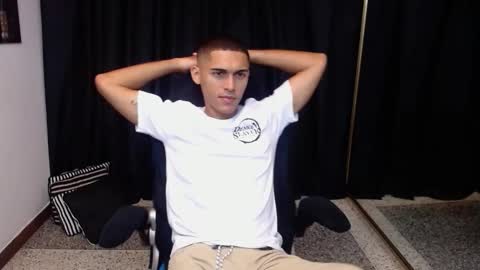 Snapshot of derek_storm_ chatting on October 24, 10:11 am D E R E K online show from October 24, 10:11 am