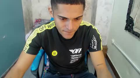 Snapshot of derek_storm_ chatting on October 31, 11:00 am D E R E K online show from October 31, 11:00 am