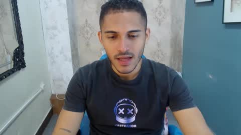 Snapshot of derek_storm_ chatting on December 4, 12:25 pm D E R E K online show from December 4, 12:25 pm