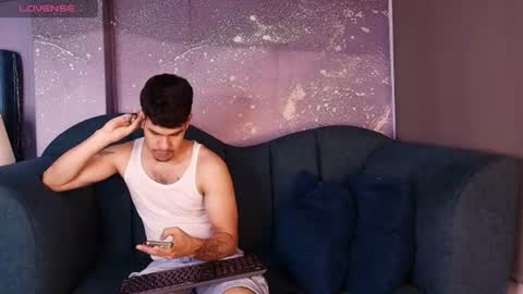 derek_voss online show from June 16, 1:14 pm