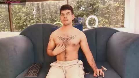 derek_voss online show from June 17, 1:34 pm