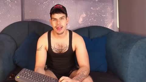 derek_voss online show from June 18, 12:53 pm