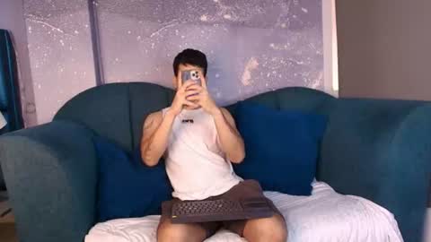 derek_voss online show from June 19, 12:31 pm