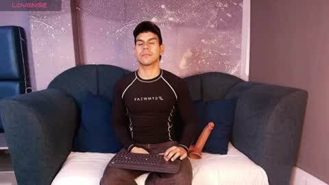 derek_voss online show from June 24, 11:09 am