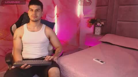 derek_voss online show from July 13, 8:44 pm