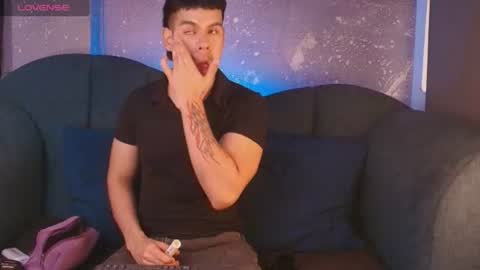derek_voss online show from July 16, 1:39 pm