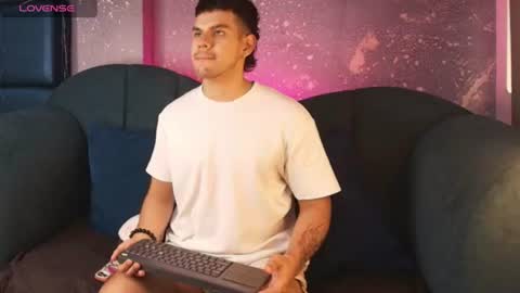 derek_voss online show from July 17, 1:07 pm