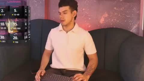 derek_voss online show from July 29, 12:58 pm