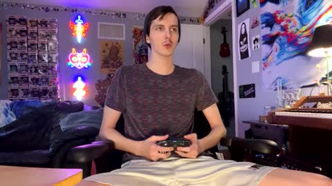 Snapshot of derekdings chatting on October 6, 8:06 pm derekdings online show from October 6, 8:06 pm