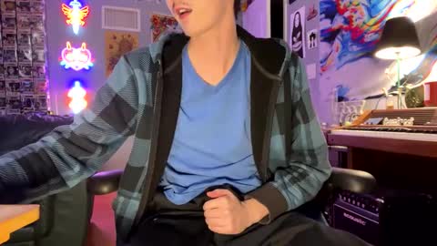 Snapshot of derekdings chatting on October 13, 9:20 am derekdings online show from October 13, 9:20 am