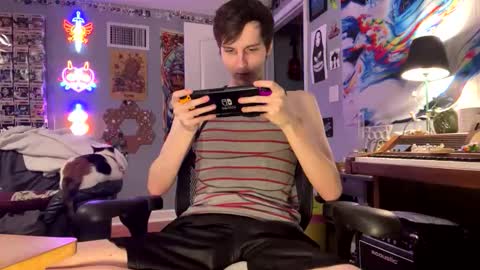 Snapshot of derekdings chatting on November 17, 11:32 pm derekdings online show from November 17, 11:32 pm