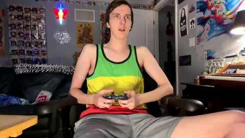 Snapshot of derekdings chatting on November 23, 12:43 am derekdings online show from November 23, 12:43 am