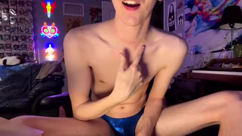 Snapshot of derekdings chatting on December 3, 12:29 am derekdings online show from December 3, 12:29 am