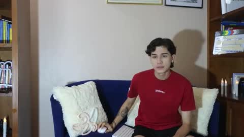 Snapshot of derekswan chatting on December 14, 1:11 am Derek online show from December 14, 1:11 am