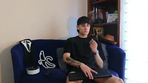 Derek online show from June 24, 9:03 pm