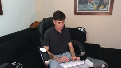 Derek online show from July 3, 9:21 pm