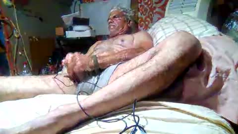 Snapshot of derick1961 chatting on May 25, 5:35 am derick1961 online show from May 25, 5:35 am