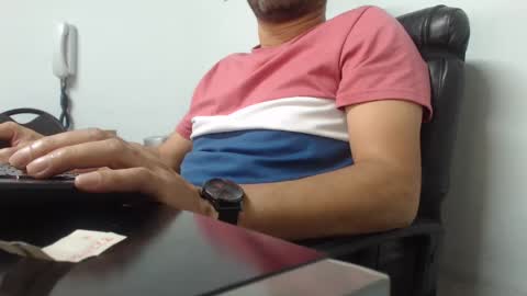 Snapshot of derrik_ chatting on December 17, 10:12 am online show from December 17, 10:12 am