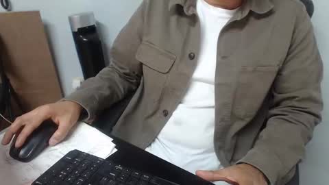 Snapshot of derrik_ chatting on January 3, 12:08 pm online show from January 3, 12:08 pm