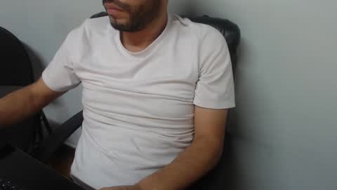 Snapshot of derrik_ chatting on March 2, 2:21 pm online show from March 2, 2:21 pm