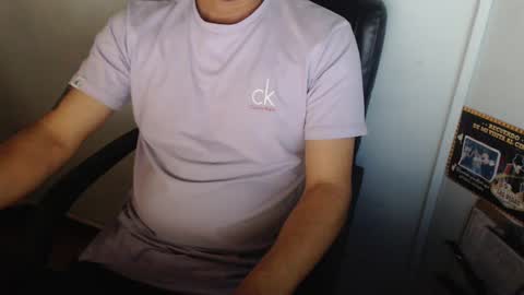 Snapshot of derrik_ chatting on September 26, 2:10 pm online show from September 26, 2:10 pm