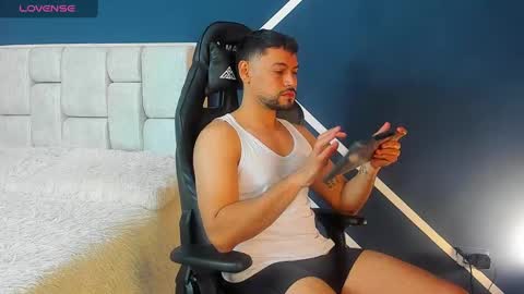 Snapshot of derrybigger_cm chatting on March 7, 2:12 pm DerryBigger CM online show from March 7, 2:12 pm