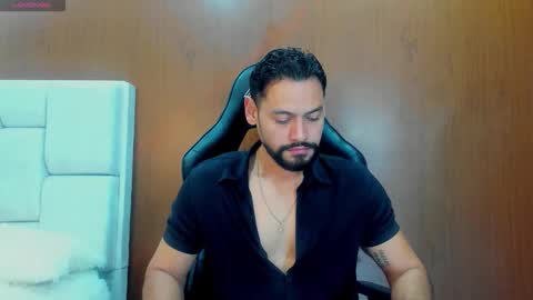 Snapshot of derrybigger_cm chatting on October 14, 7:36 pm DerryBigger CM online show from October 14, 7:36 pm