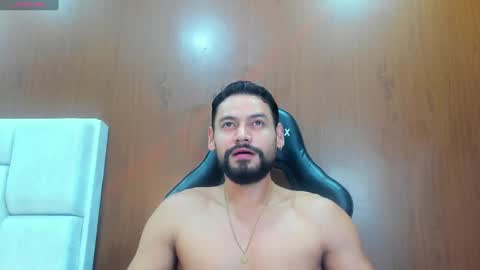 Snapshot of derrybigger_cm chatting on October 17, 10:23 pm DerryBigger CM online show from October 17, 10:23 pm