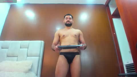 DerryBigger CM online show from February 27, 8:20 pm